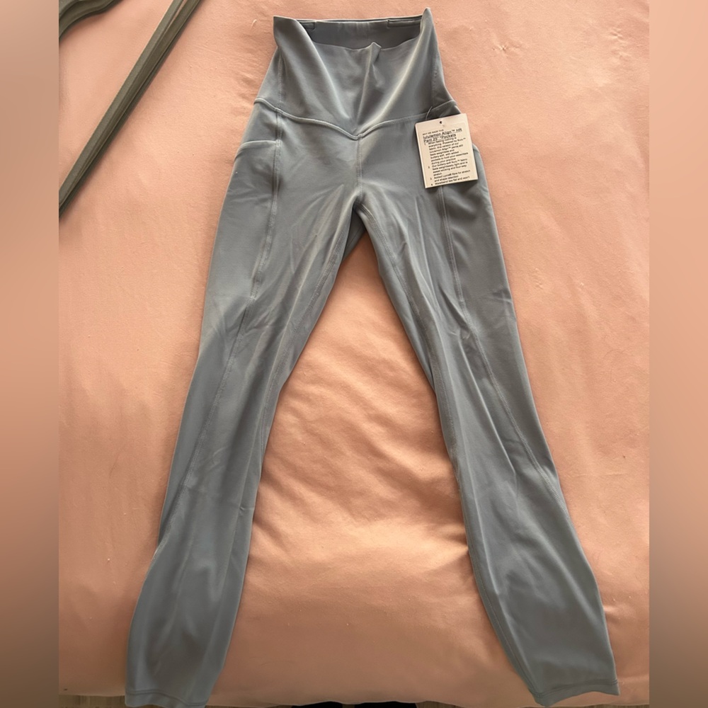 Lululemon leggings 25” Align with pockets